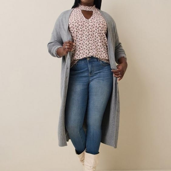 1X - Torrid | Textured Jersey Choker Neck Smocked Bottom Top - Picture 2 of 5